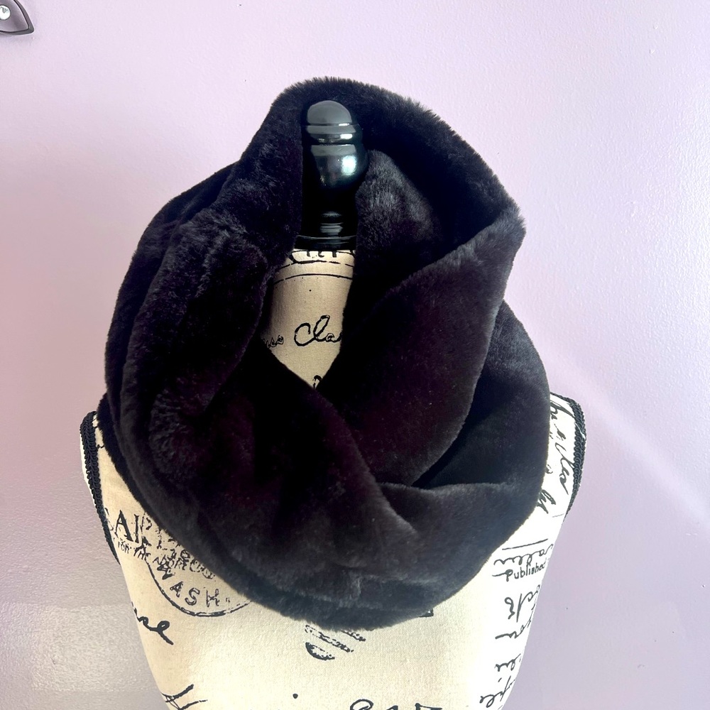 Black Faux Fur Fancy Neck Scarf